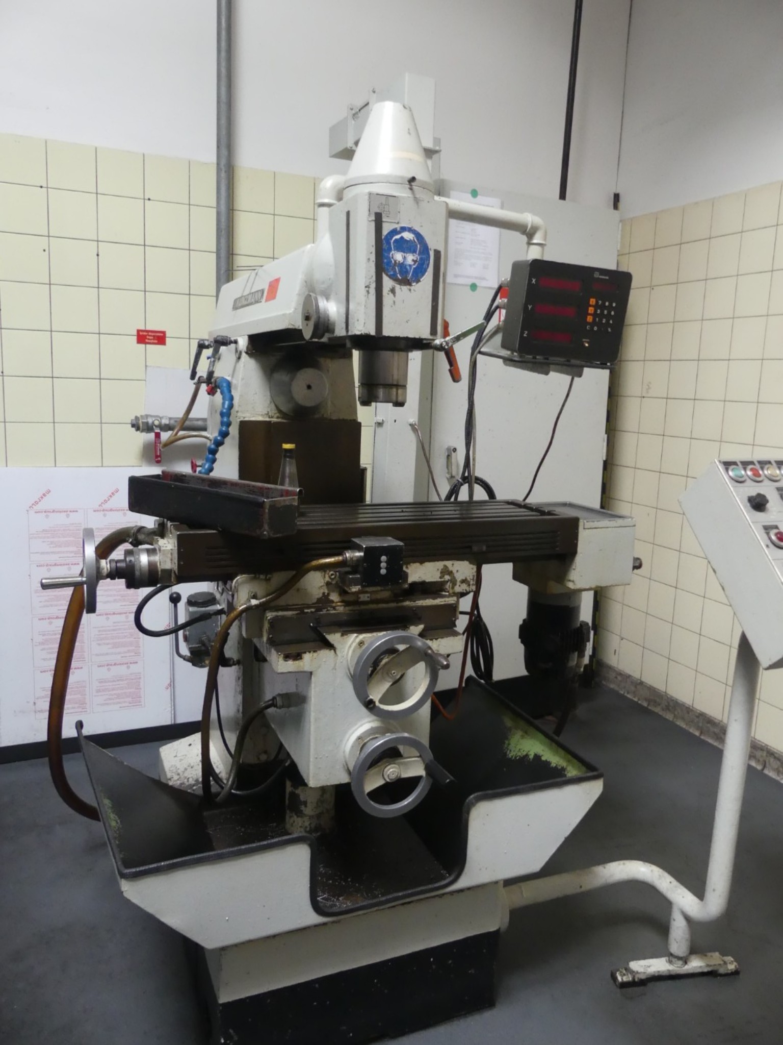Bearbeitungszentren, metallbearbeitende Maschinen und Produktionslinen aus der Automobilindustrie-1