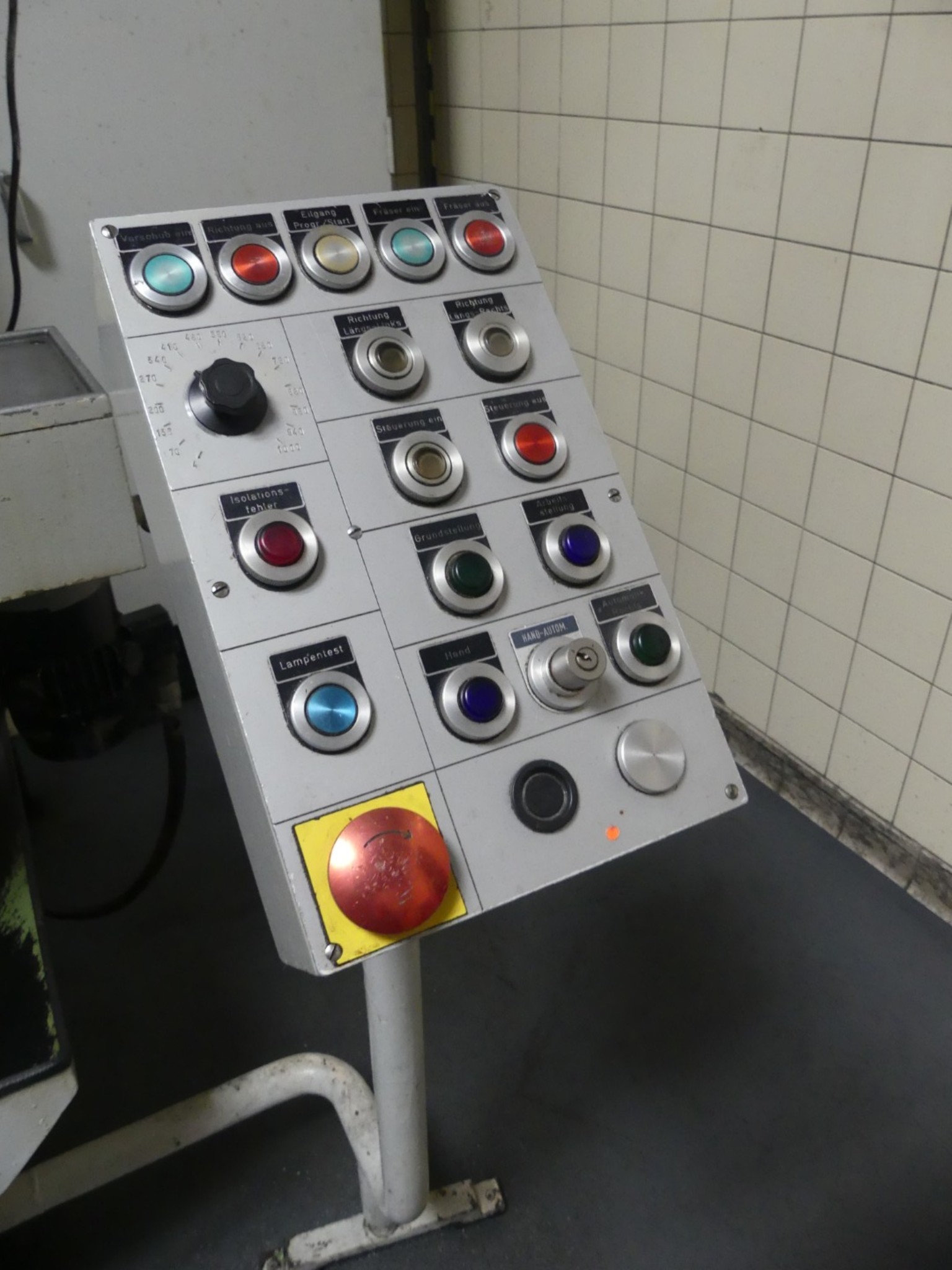 Bearbeitungszentren, metallbearbeitende Maschinen und Produktionslinen aus der Automobilindustrie-2