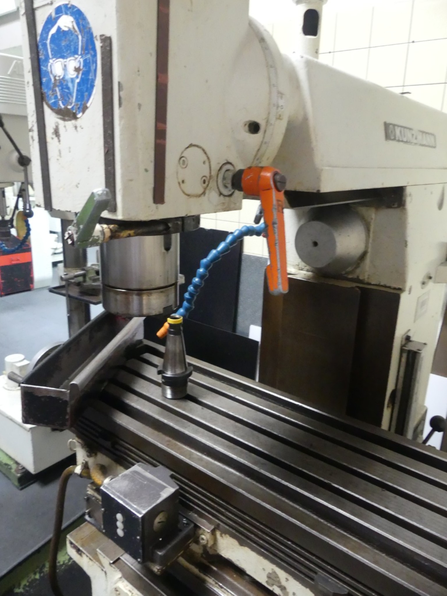 Bearbeitungszentren, metallbearbeitende Maschinen und Produktionslinen aus der Automobilindustrie-4