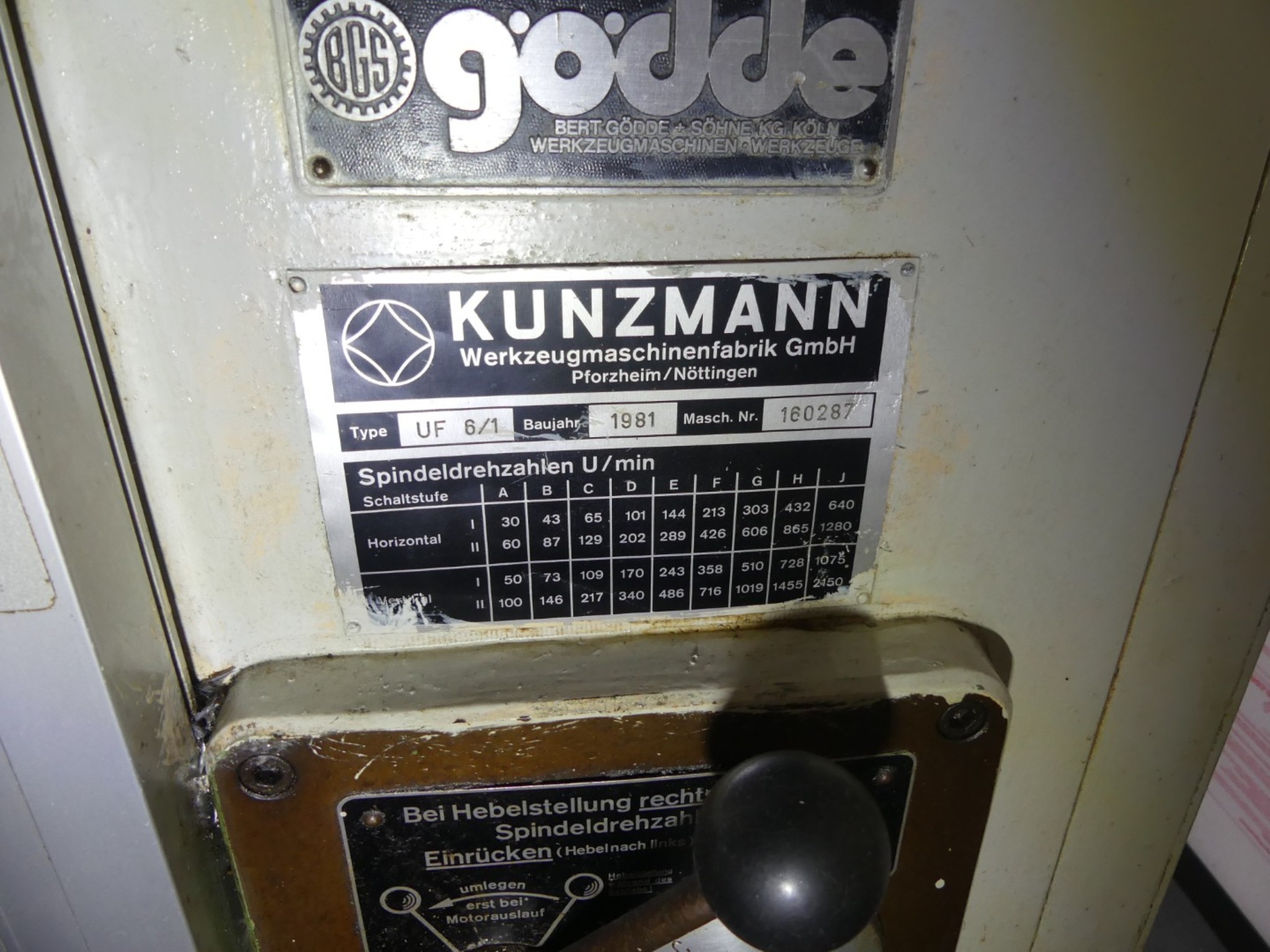 Bearbeitungszentren, metallbearbeitende Maschinen und Produktionslinen aus der Automobilindustrie-6