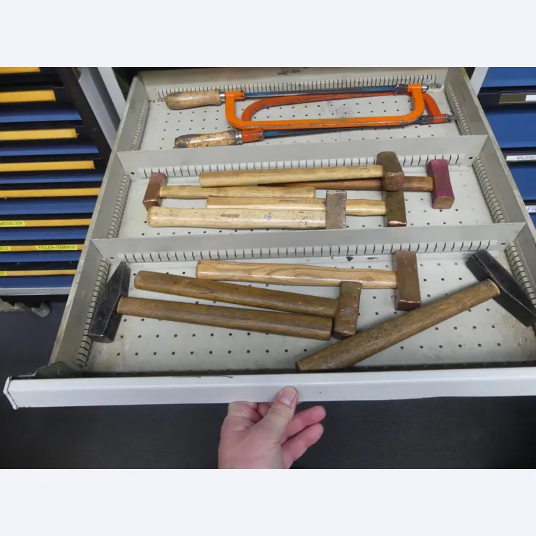 Bearbeitungszentren, metallbearbeitende Maschinen und Produktionslinen aus der Automobilindustrie-10