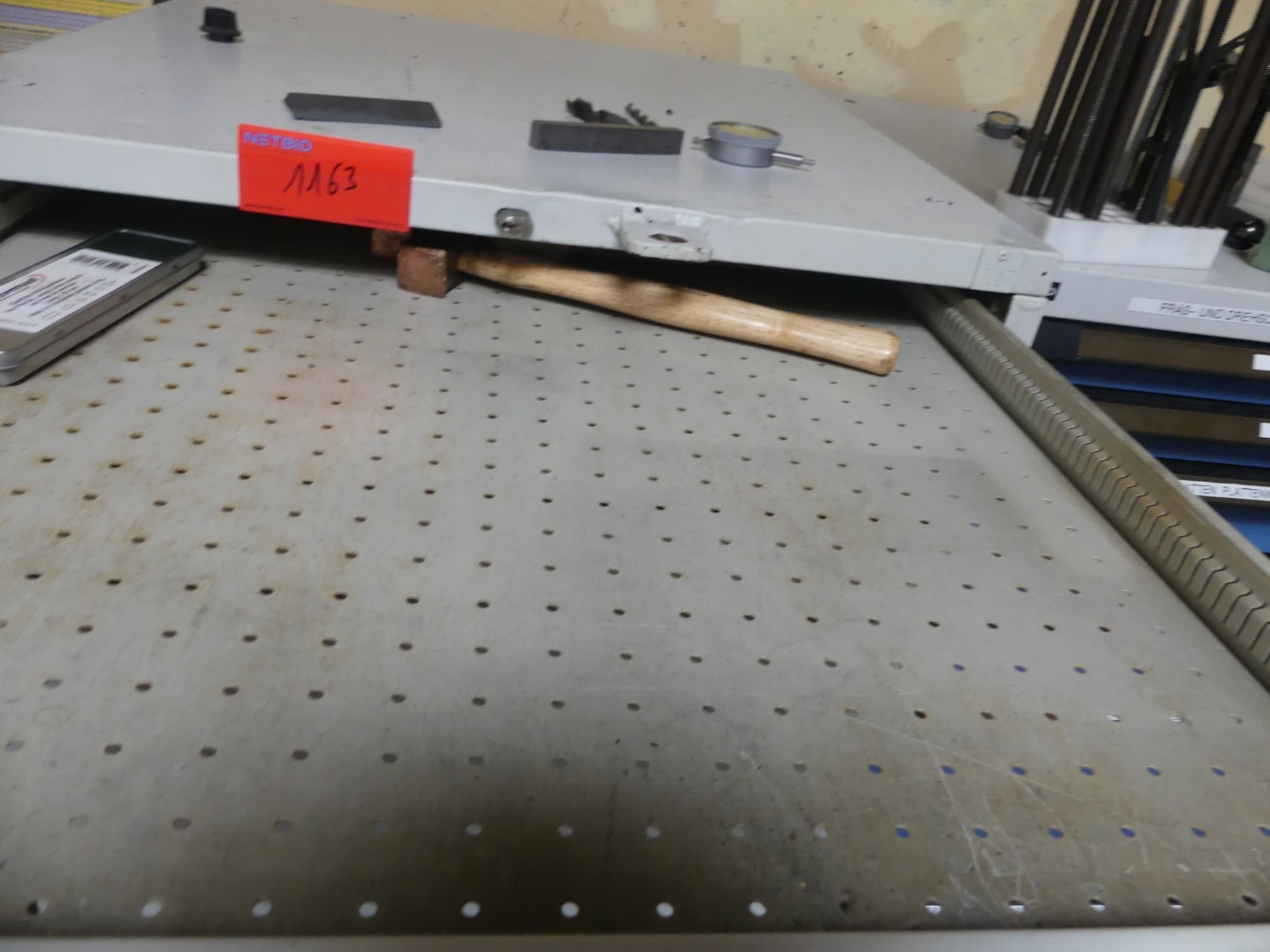 Bearbeitungszentren, metallbearbeitende Maschinen und Produktionslinen aus der Automobilindustrie-3
