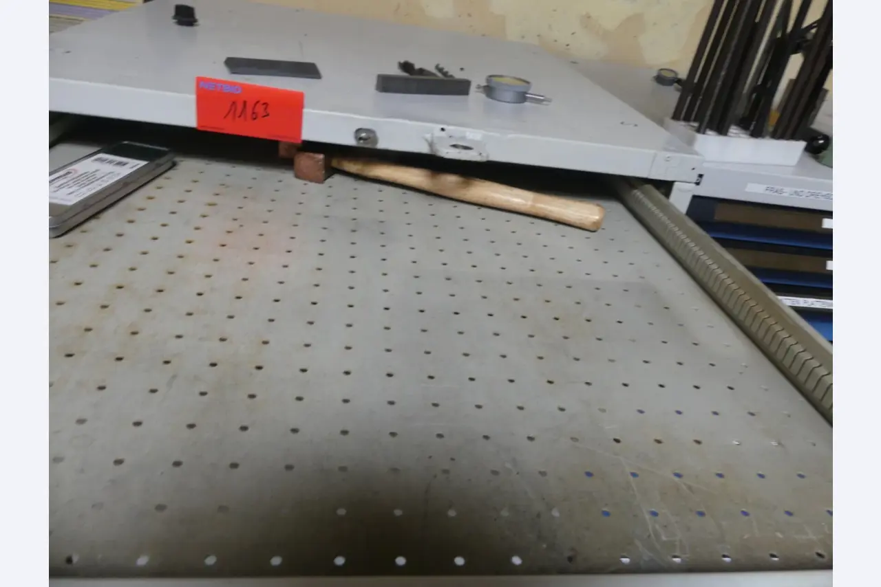 Bearbeitungszentren, metallbearbeitende Maschinen und Produktionslinen aus der Automobilindustrie-3