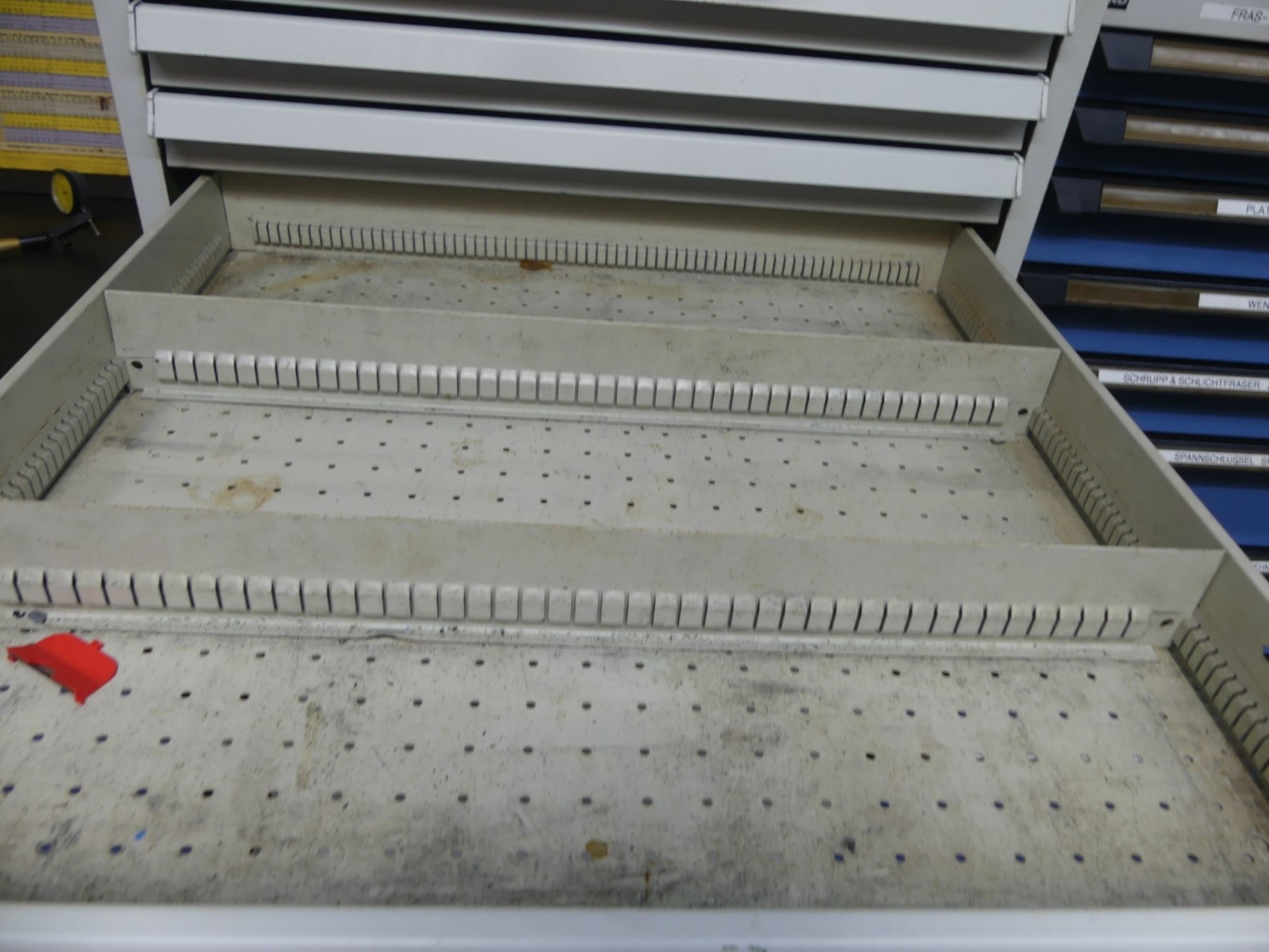 Bearbeitungszentren, metallbearbeitende Maschinen und Produktionslinen aus der Automobilindustrie-6