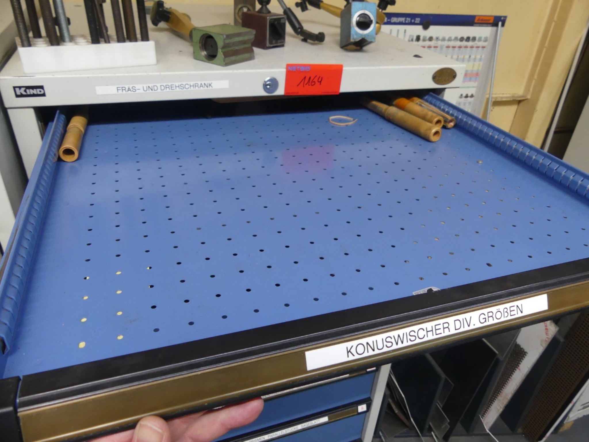 Bearbeitungszentren, metallbearbeitende Maschinen und Produktionslinen aus der Automobilindustrie-2