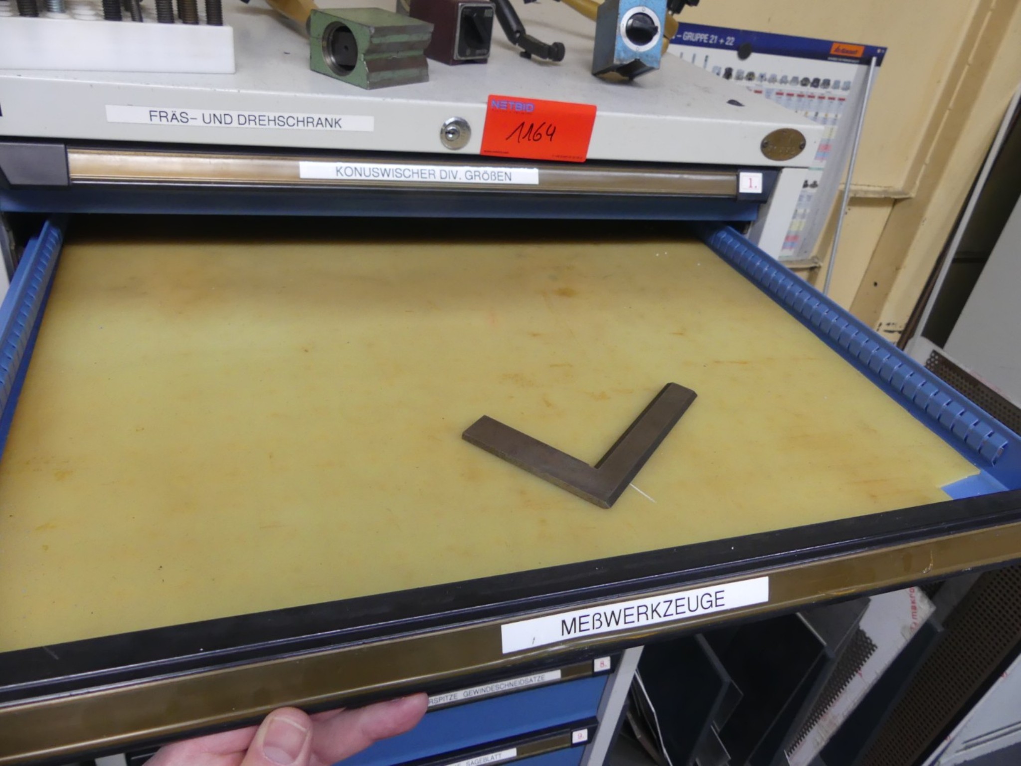Bearbeitungszentren, metallbearbeitende Maschinen und Produktionslinen aus der Automobilindustrie-3