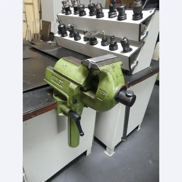 Bearbeitungszentren, metallbearbeitende Maschinen und Produktionslinen aus der Automobilindustrie-2