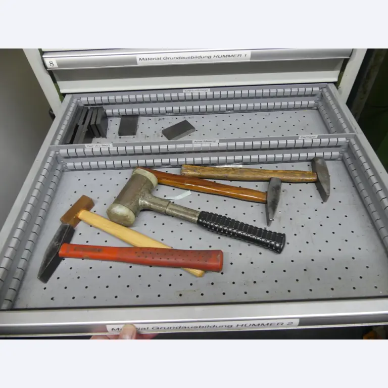 Bearbeitungszentren, metallbearbeitende Maschinen und Produktionslinen aus der Automobilindustrie-11