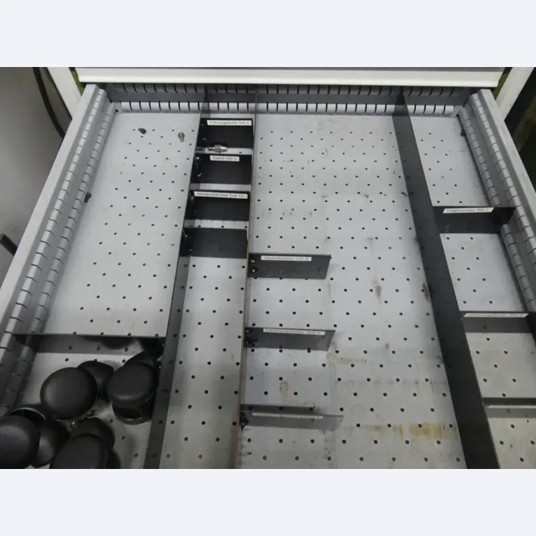 Bearbeitungszentren, metallbearbeitende Maschinen und Produktionslinen aus der Automobilindustrie-14