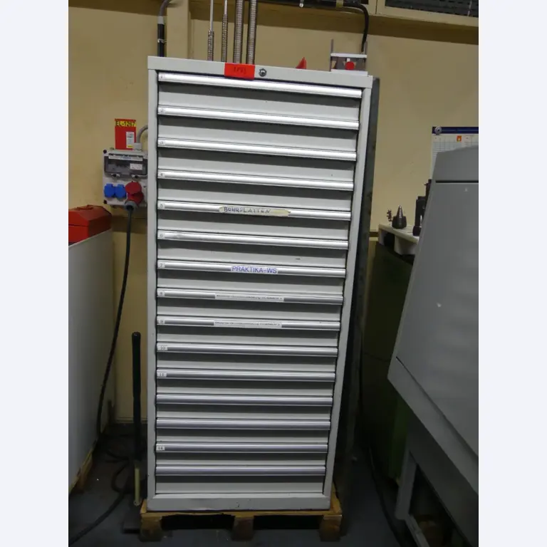 Bearbeitungszentren, metallbearbeitende Maschinen und Produktionslinen aus der Automobilindustrie-1