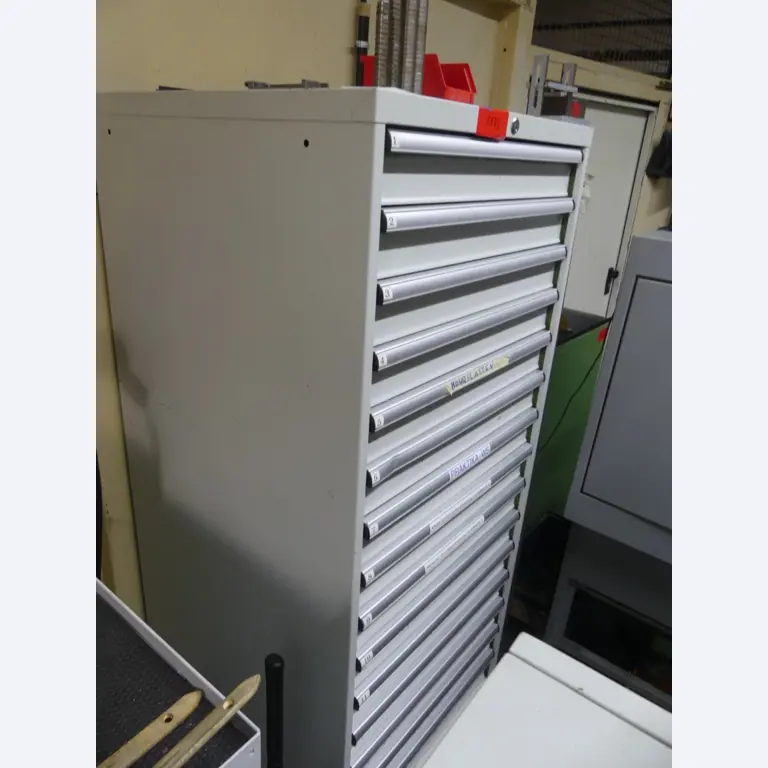 Bearbeitungszentren, metallbearbeitende Maschinen und Produktionslinen aus der Automobilindustrie-2