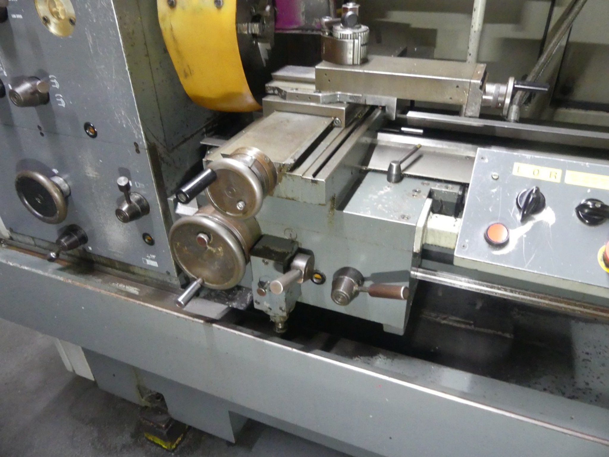 Bearbeitungszentren, metallbearbeitende Maschinen und Produktionslinen aus der Automobilindustrie-6