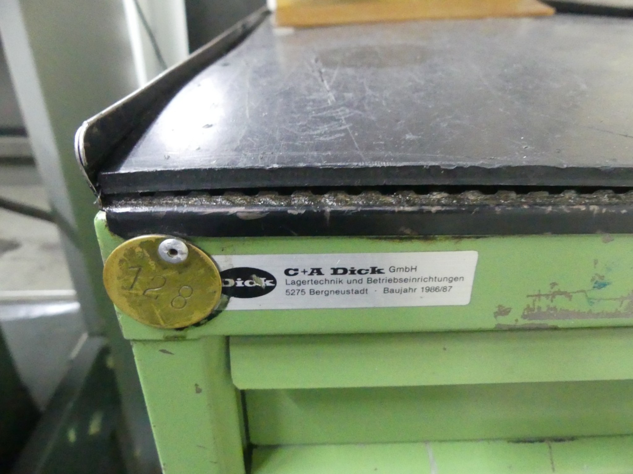 Bearbeitungszentren, metallbearbeitende Maschinen und Produktionslinen aus der Automobilindustrie-3