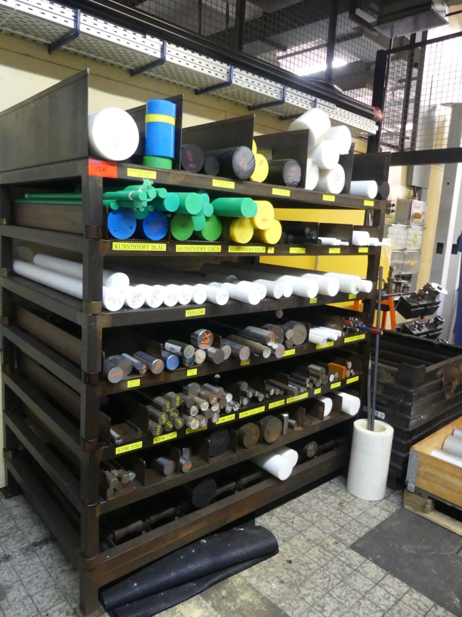 Bearbeitungszentren, metallbearbeitende Maschinen und Produktionslinen aus der Automobilindustrie-1