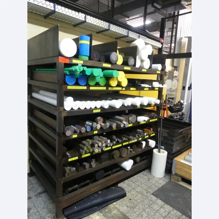 Bearbeitungszentren, metallbearbeitende Maschinen und Produktionslinen aus der Automobilindustrie-1