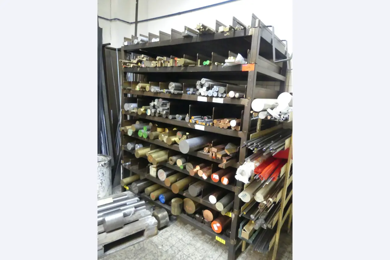 Bearbeitungszentren, metallbearbeitende Maschinen und Produktionslinen aus der Automobilindustrie-2