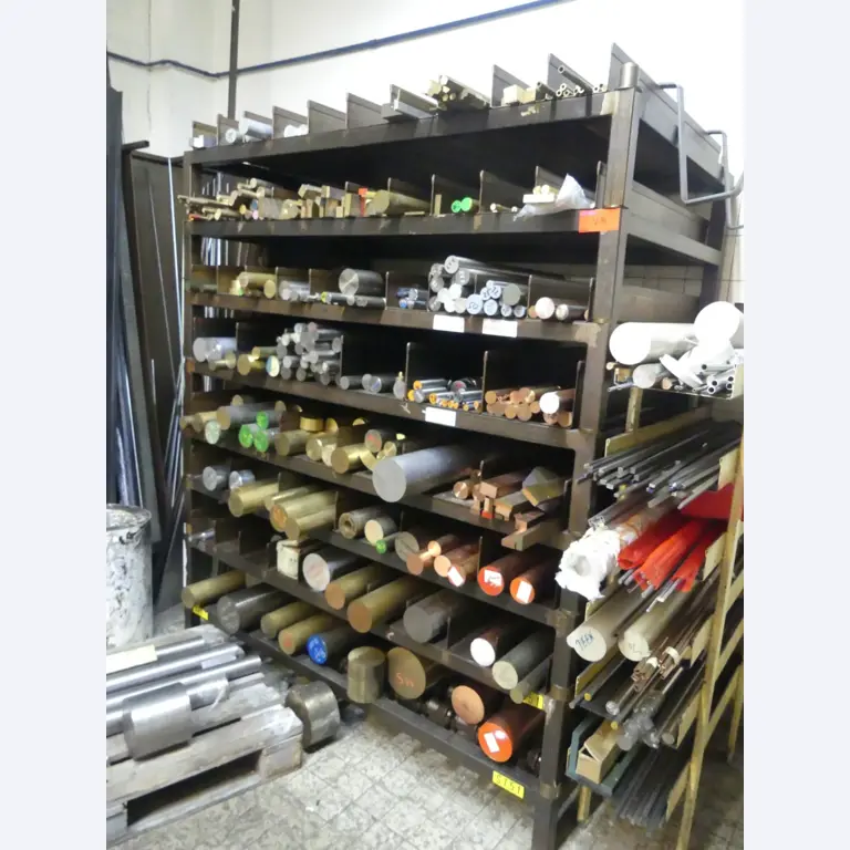 Bearbeitungszentren, metallbearbeitende Maschinen und Produktionslinen aus der Automobilindustrie-2