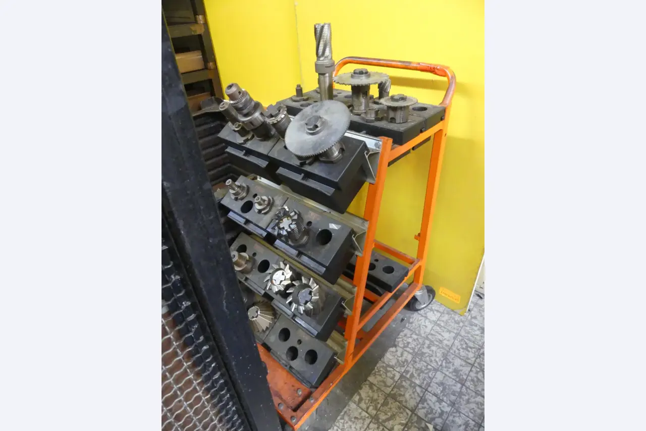 Centros de mecanizado, máquinas para trabajar el metal y líneas de producción de la industria del automóvil-1