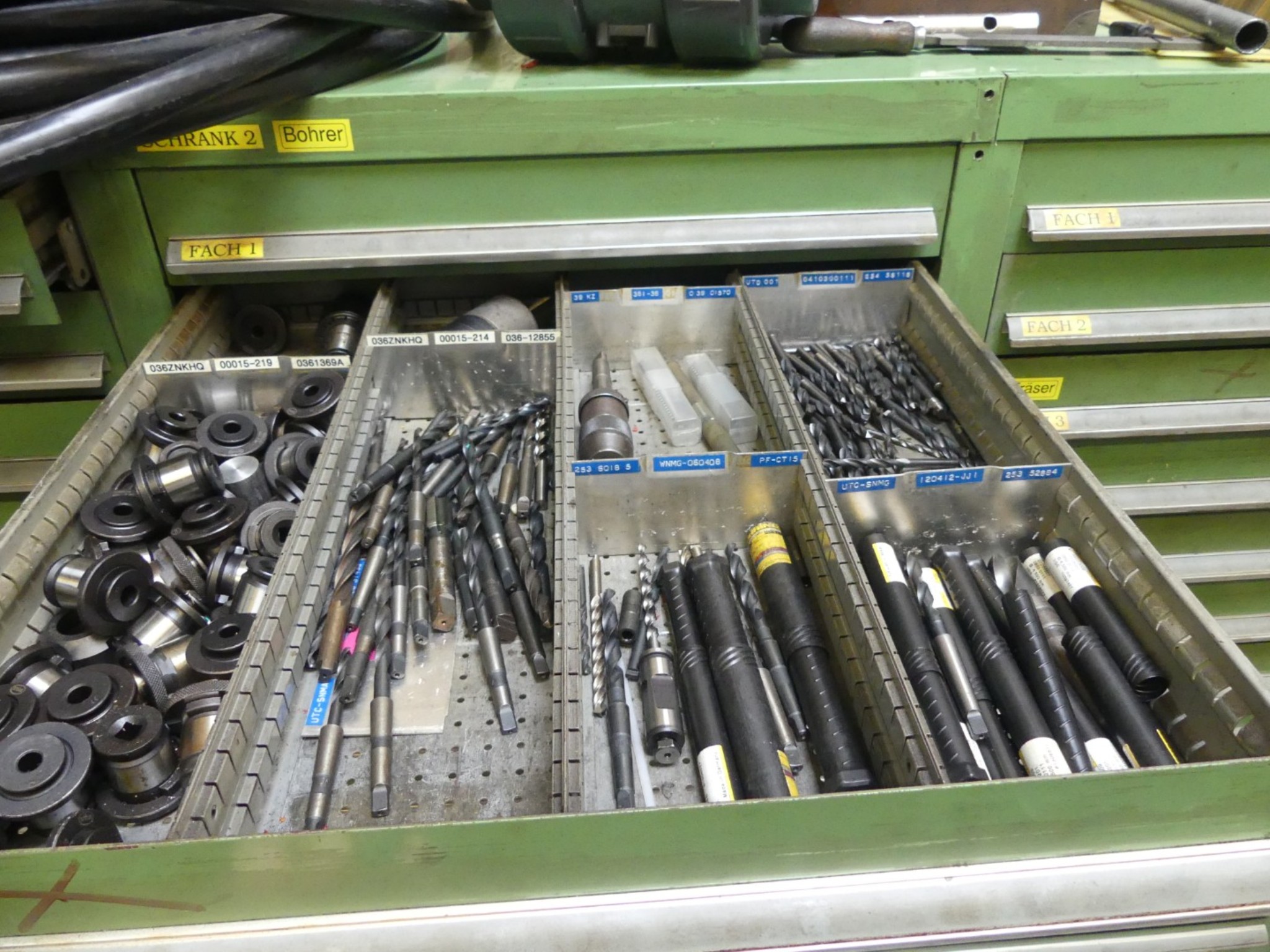 Obdelovalni centri, stroji za obdelavo kovin in proizvodne linije iz avtomobilske industrije-10