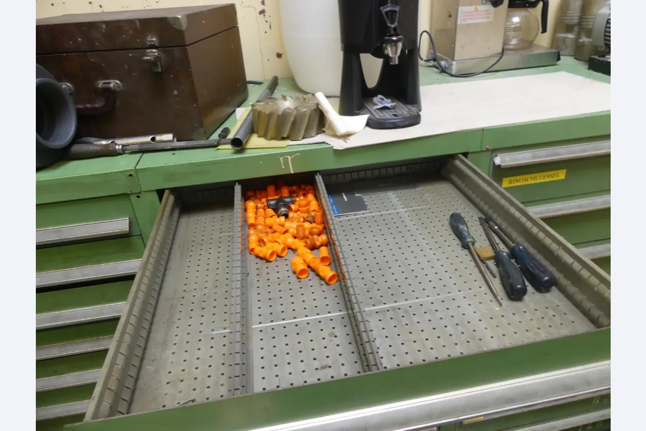 Obdelovalni centri, stroji za obdelavo kovin in proizvodne linije iz avtomobilske industrije-17