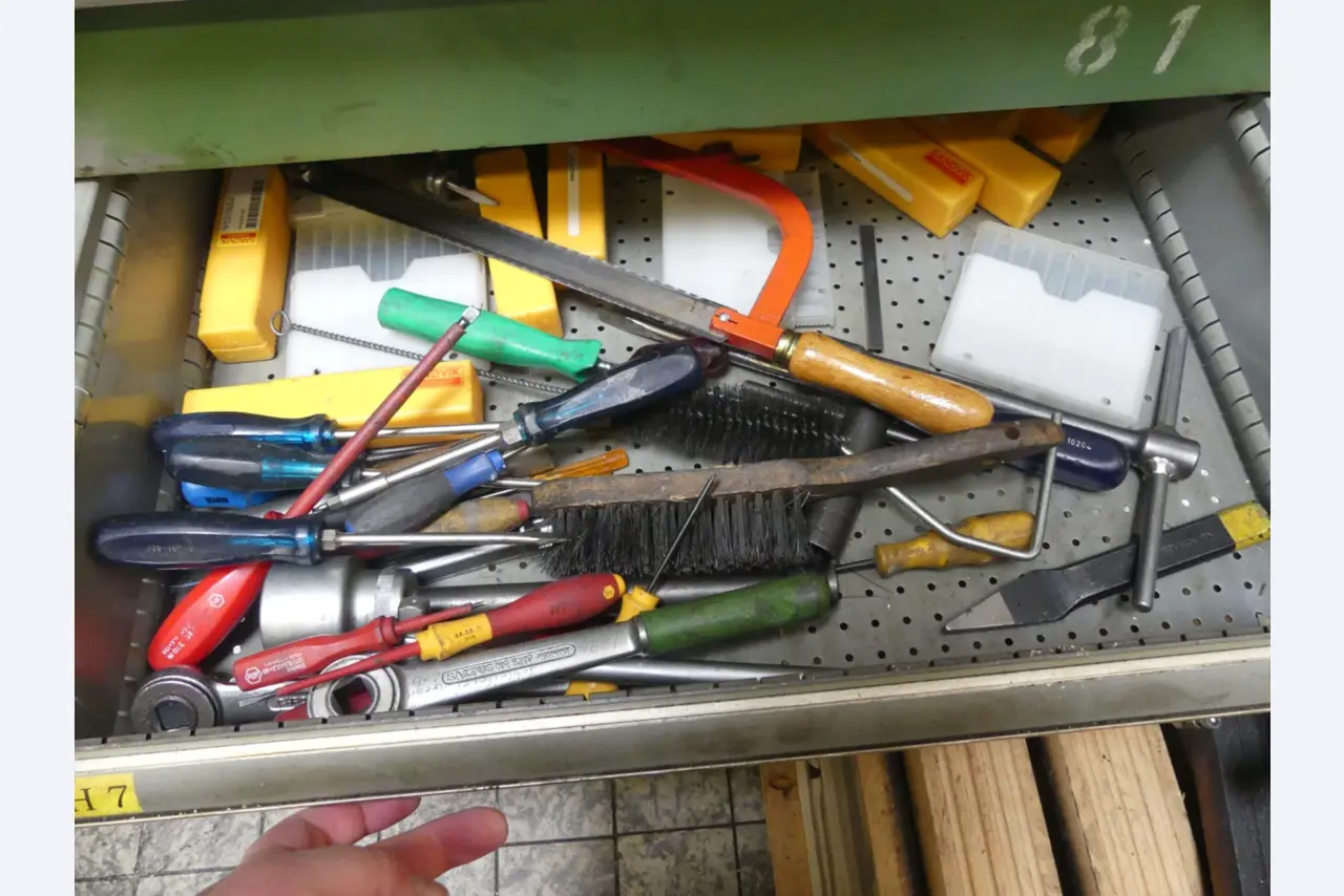 Obdelovalni centri, stroji za obdelavo kovin in proizvodne linije iz avtomobilske industrije-31