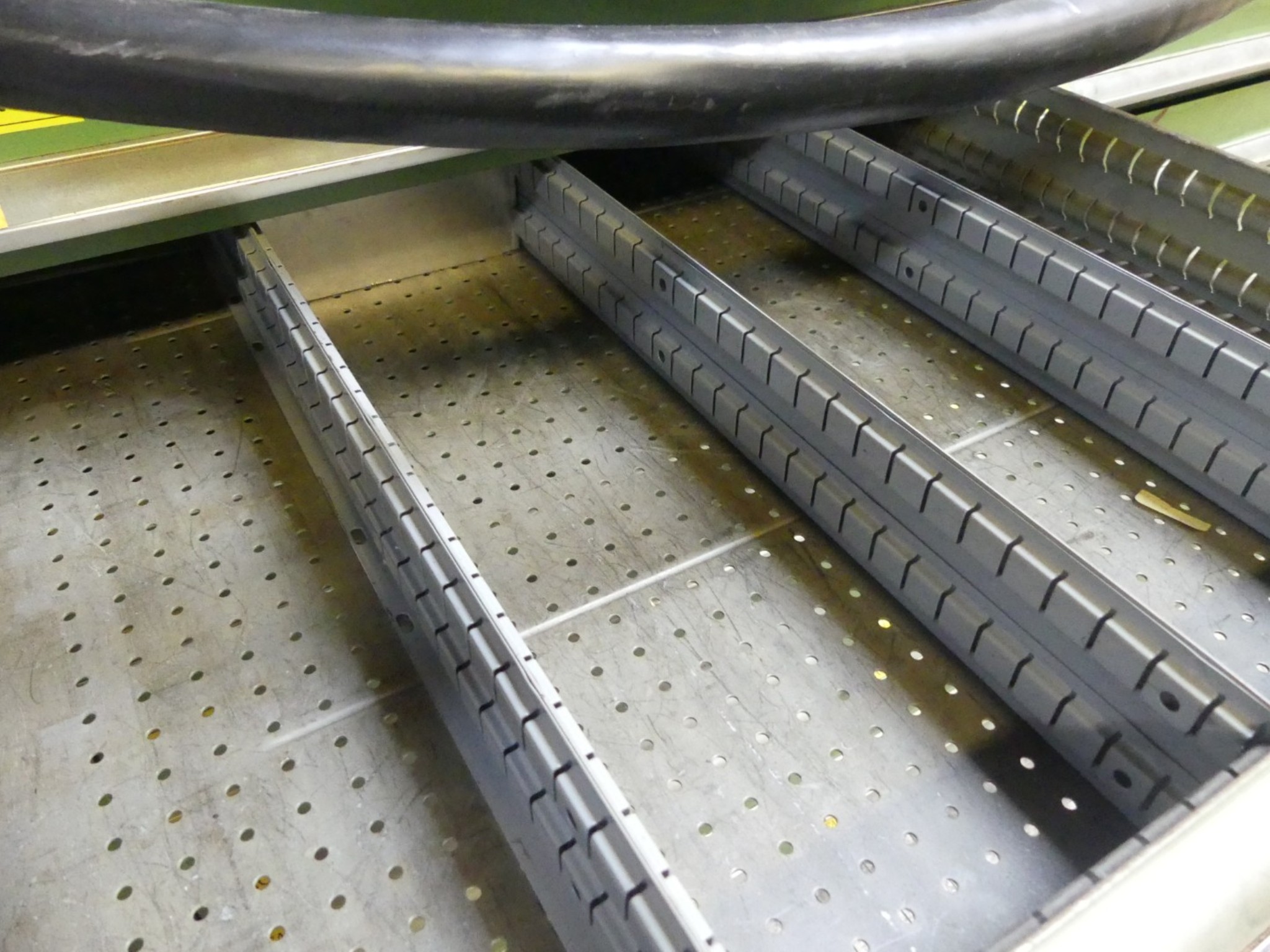 Obdelovalni centri, stroji za obdelavo kovin in proizvodne linije iz avtomobilske industrije-3