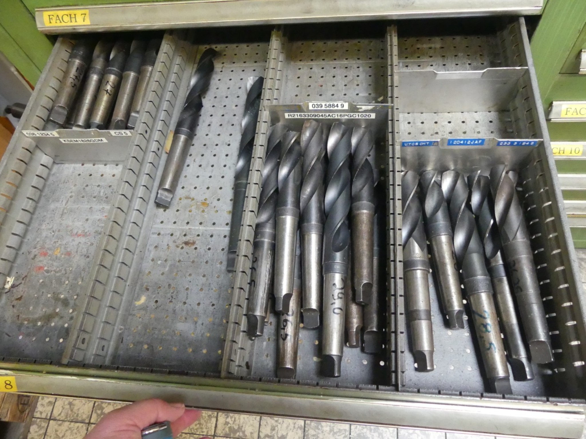 Obdelovalni centri, stroji za obdelavo kovin in proizvodne linije iz avtomobilske industrije-6