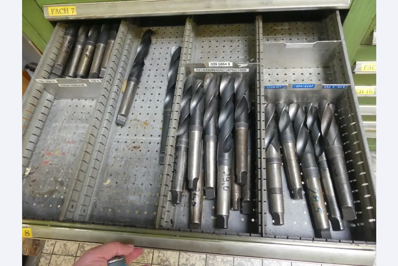 Obdelovalni centri, stroji za obdelavo kovin in proizvodne linije iz avtomobilske industrije-6