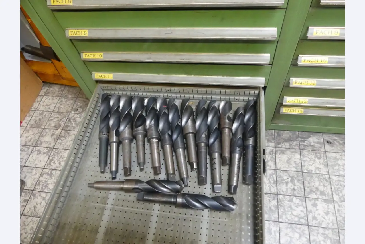 Obdelovalni centri, stroji za obdelavo kovin in proizvodne linije iz avtomobilske industrije-8