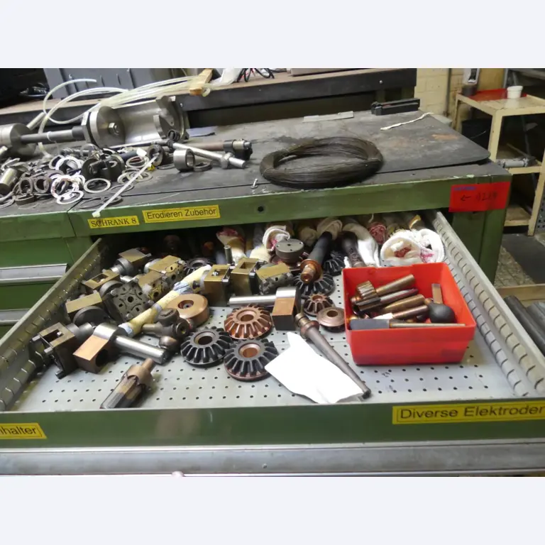 Bearbeitungszentren, metallbearbeitende Maschinen und Produktionslinen aus der Automobilindustrie-2