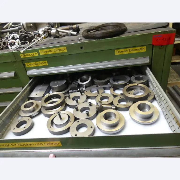 Bearbeitungszentren, metallbearbeitende Maschinen und Produktionslinen aus der Automobilindustrie-3