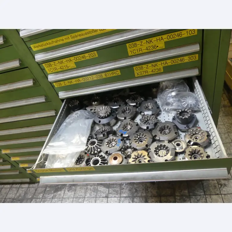 Bearbeitungszentren, metallbearbeitende Maschinen und Produktionslinen aus der Automobilindustrie-6