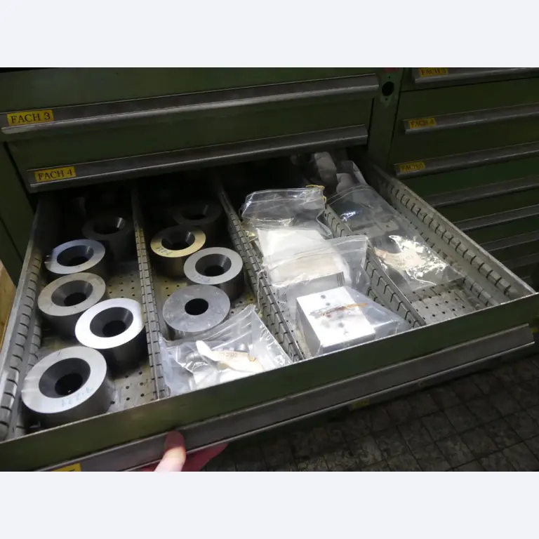 Bearbeitungszentren, metallbearbeitende Maschinen und Produktionslinen aus der Automobilindustrie-5