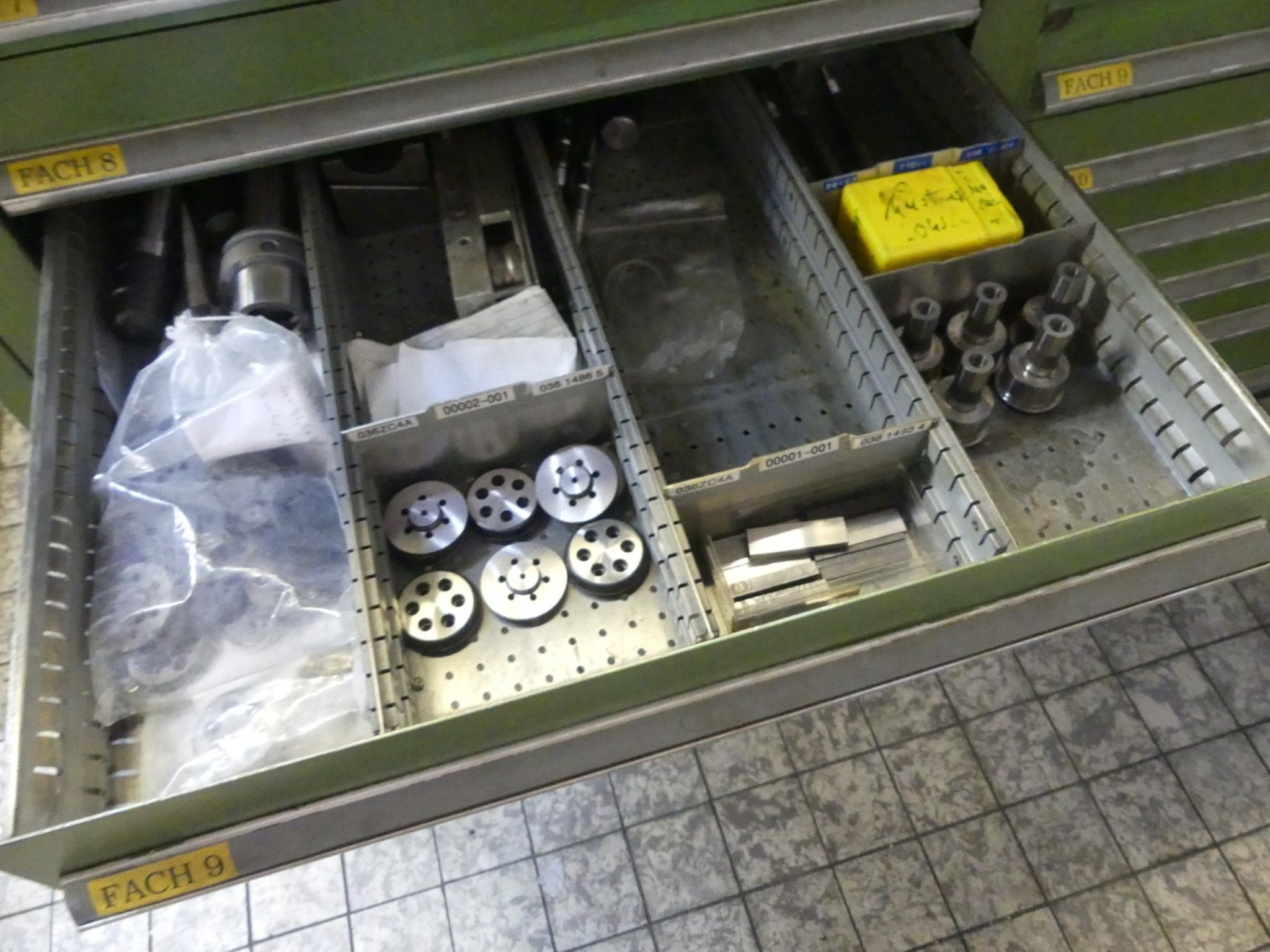 Bearbeitungszentren, metallbearbeitende Maschinen und Produktionslinen aus der Automobilindustrie-6
