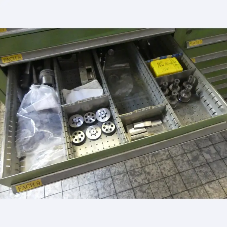 Bearbeitungszentren, metallbearbeitende Maschinen und Produktionslinen aus der Automobilindustrie-6