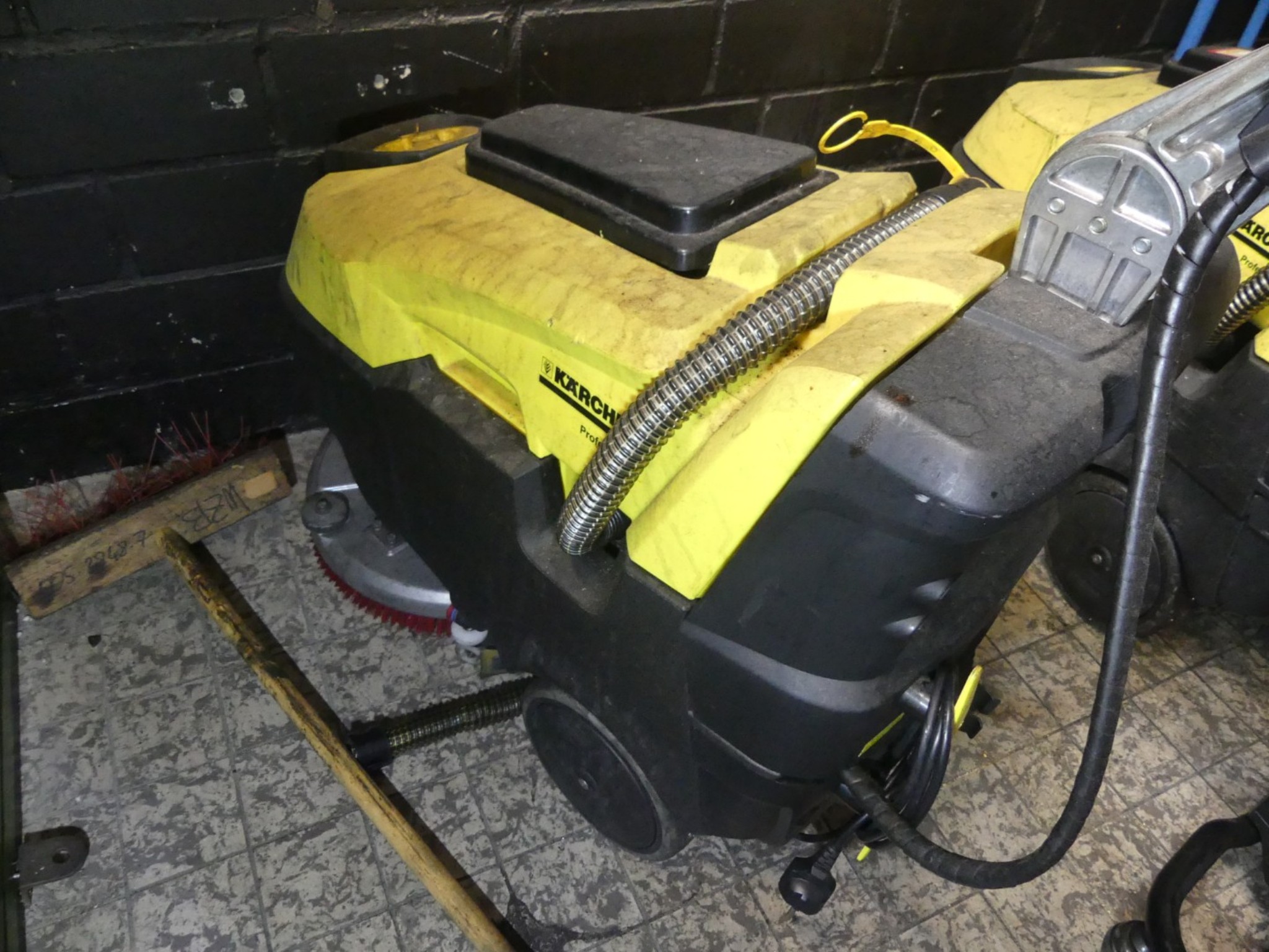 Bearbeitungszentren, metallbearbeitende Maschinen und Produktionslinen aus der Automobilindustrie-2