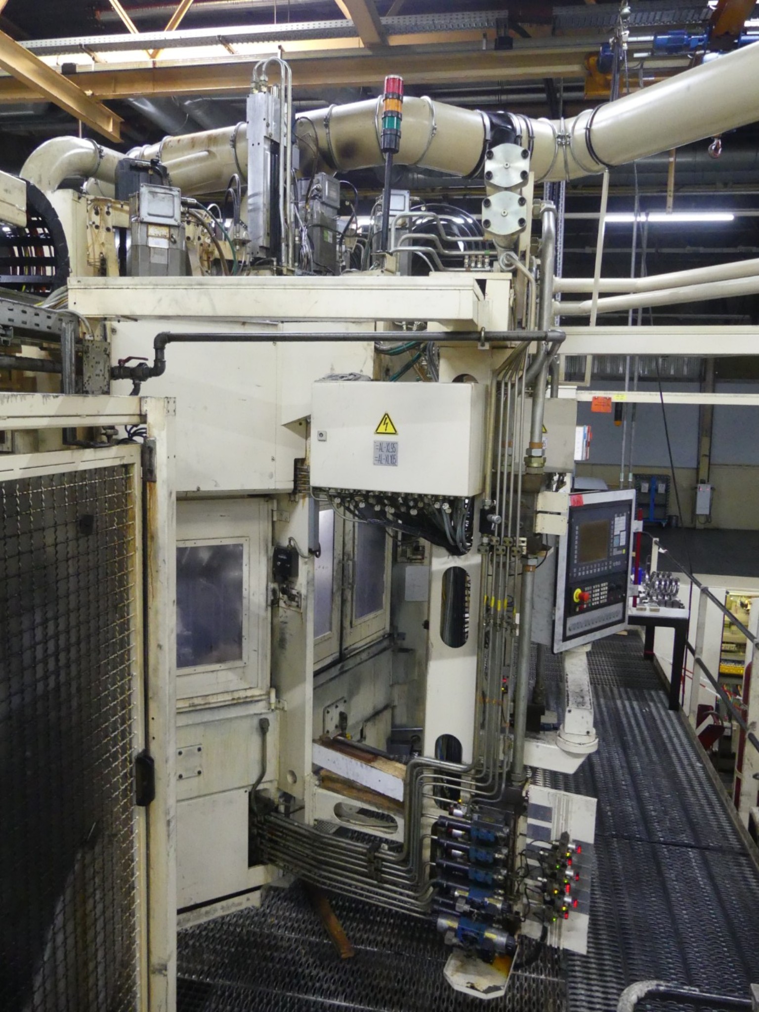 Centros de maquinagem, máquinas para trabalhar metais e linhas de produção da indústria automóvel-1