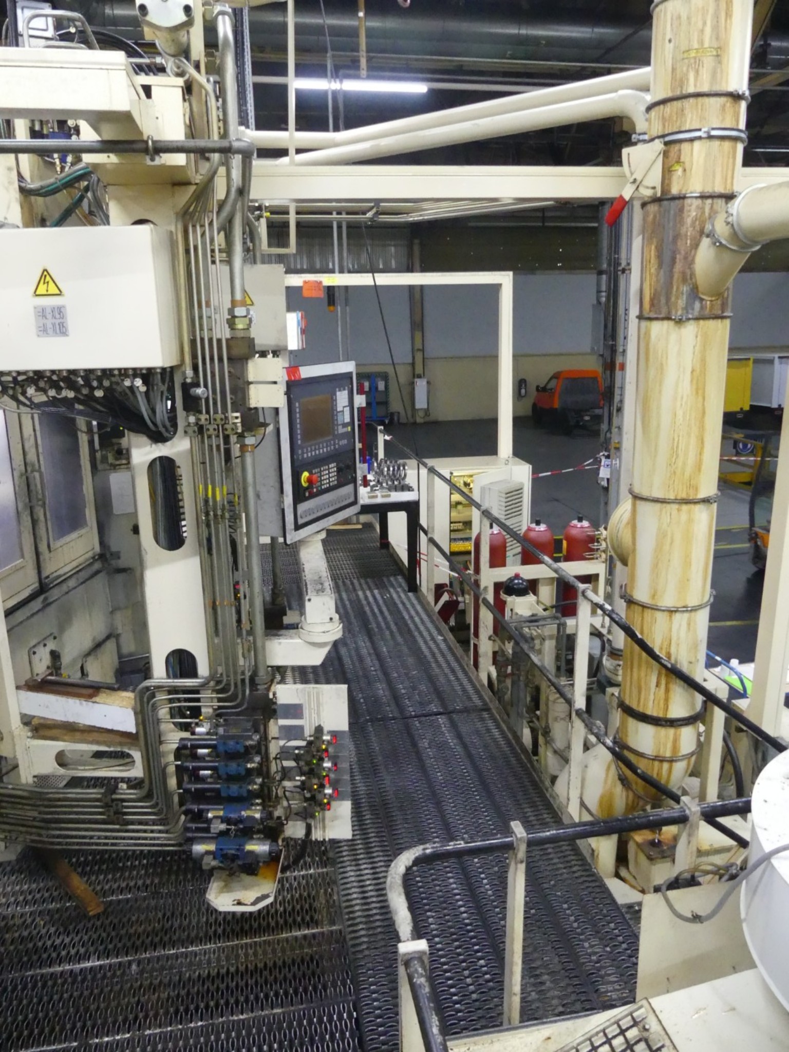 Centros de maquinagem, máquinas para trabalhar metais e linhas de produção da indústria automóvel-2