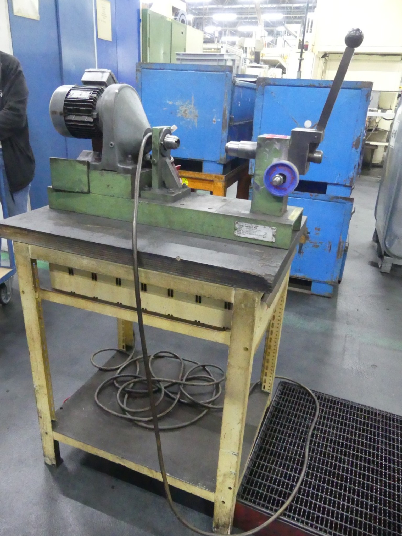 Bearbeitungszentren, metallbearbeitende Maschinen und Produktionslinen aus der Automobilindustrie-2