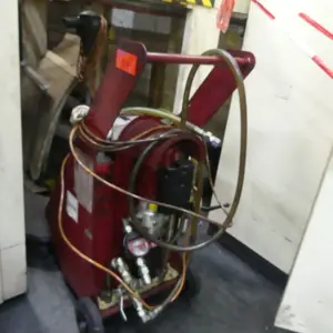 3 Oil cabinet