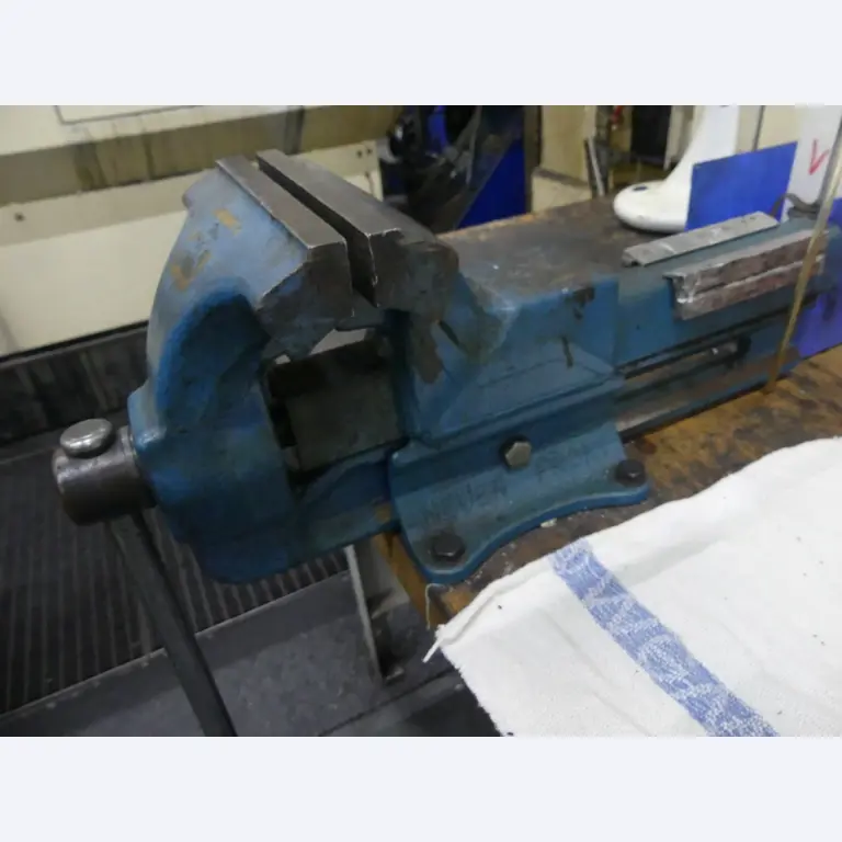 Bearbeitungszentren, metallbearbeitende Maschinen und Produktionslinen aus der Automobilindustrie-2