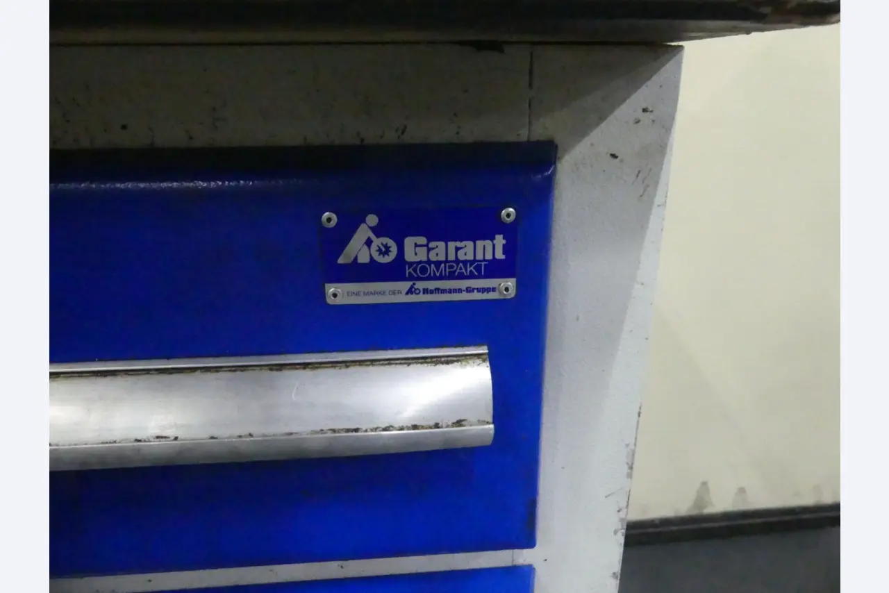 Bearbeitungszentren, metallbearbeitende Maschinen und Produktionslinen aus der Automobilindustrie-3