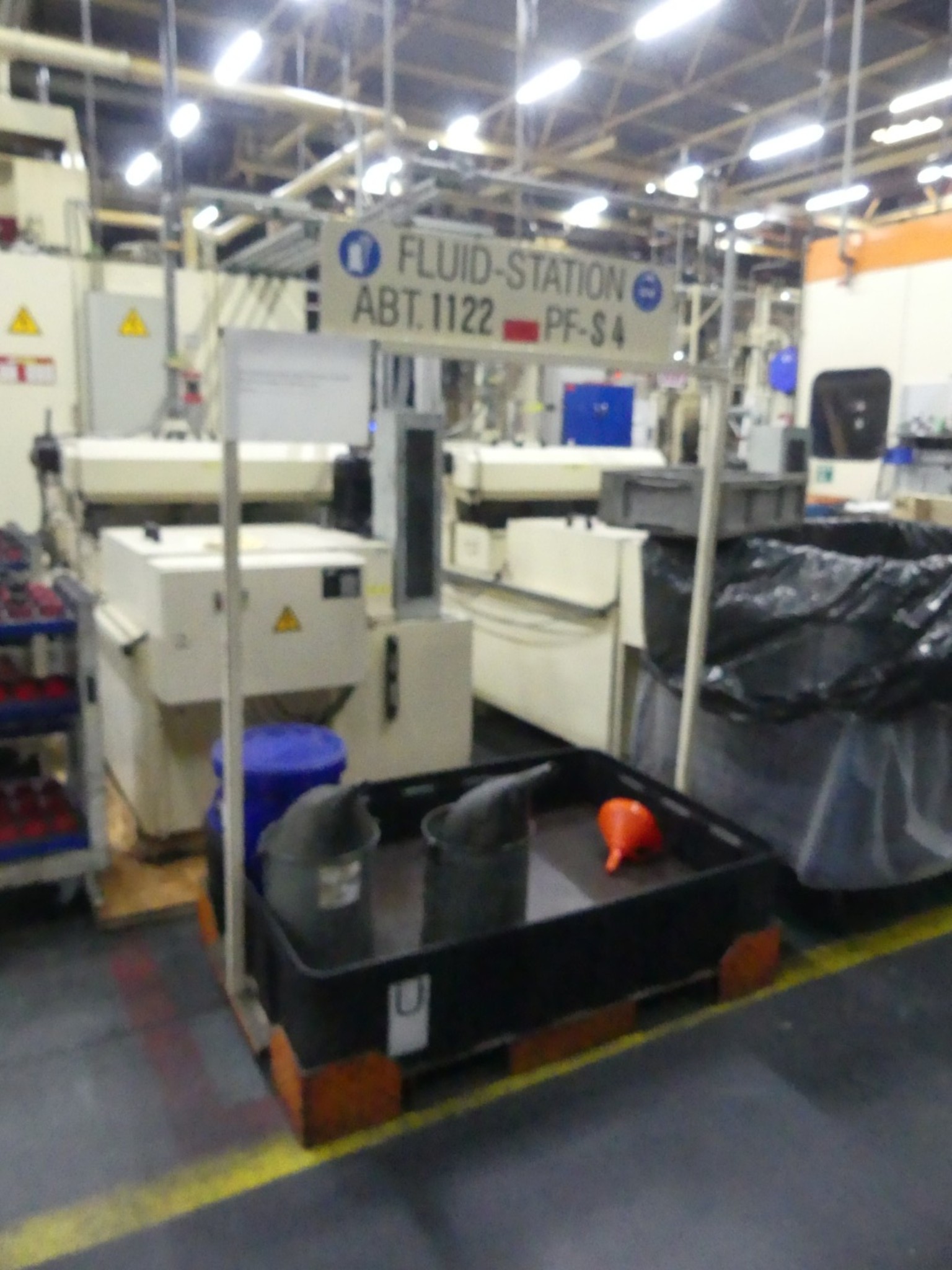 Bearbeitungszentren, metallbearbeitende Maschinen und Produktionslinen aus der Automobilindustrie-1