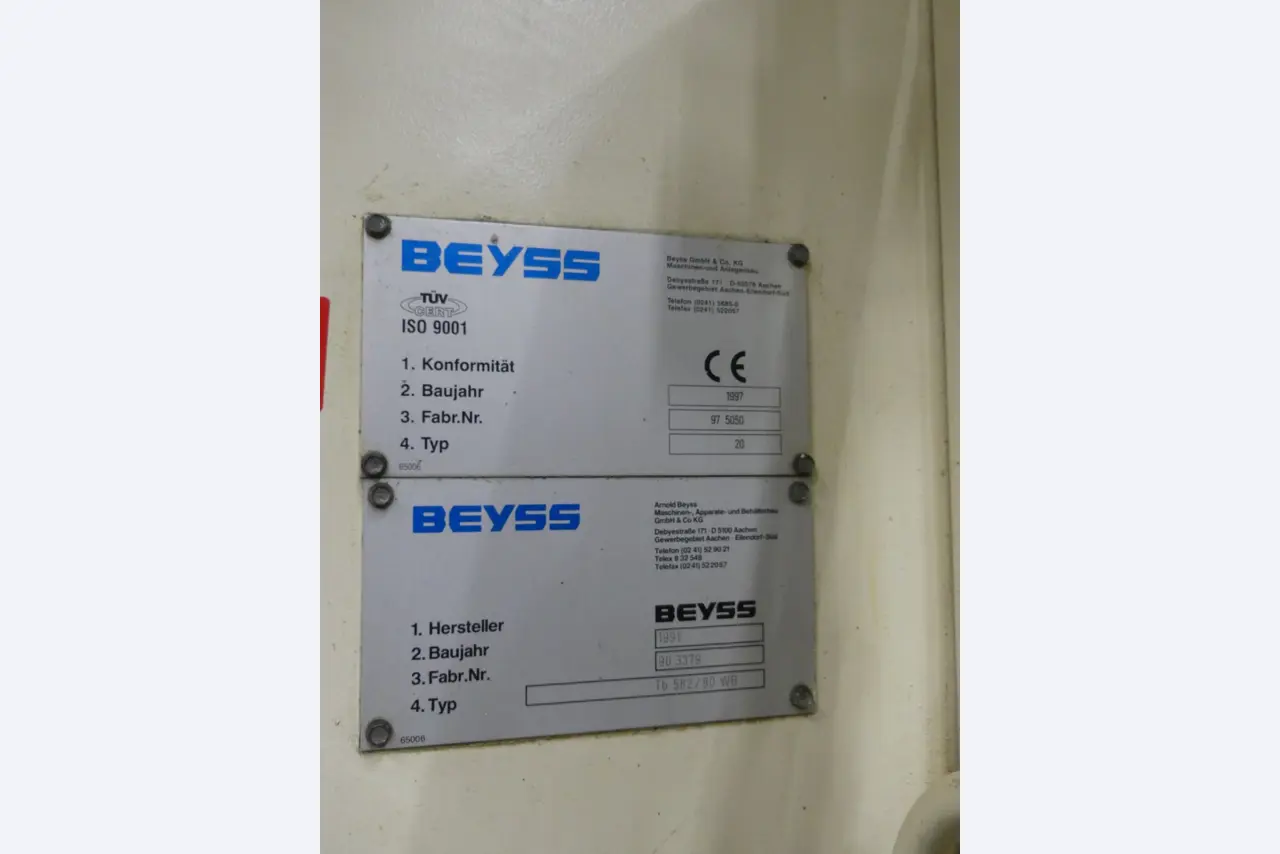 Bearbeitungszentren, metallbearbeitende Maschinen und Produktionslinen aus der Automobilindustrie-2