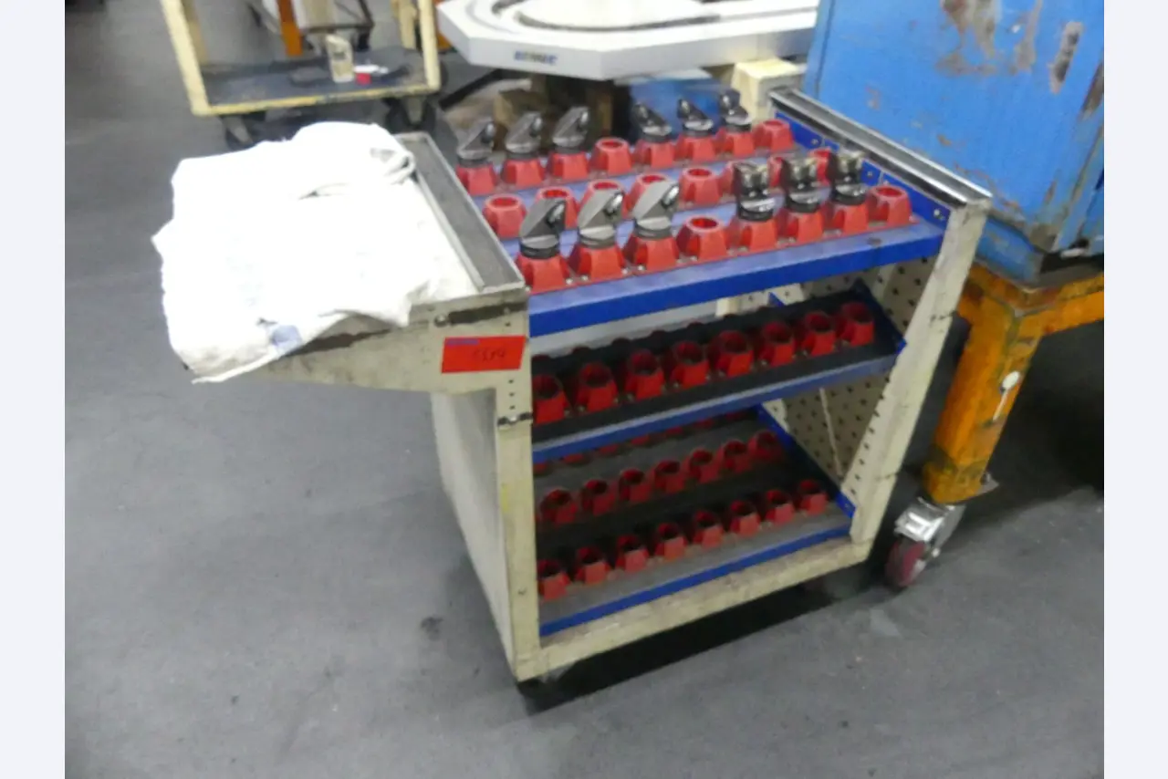 Bearbeitungszentren, metallbearbeitende Maschinen und Produktionslinen aus der Automobilindustrie-1