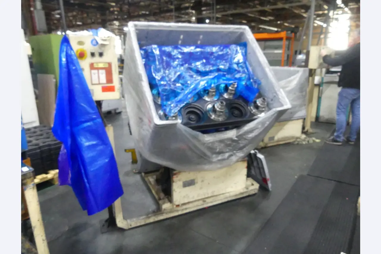 Bearbeitungszentren, metallbearbeitende Maschinen und Produktionslinen aus der Automobilindustrie-1