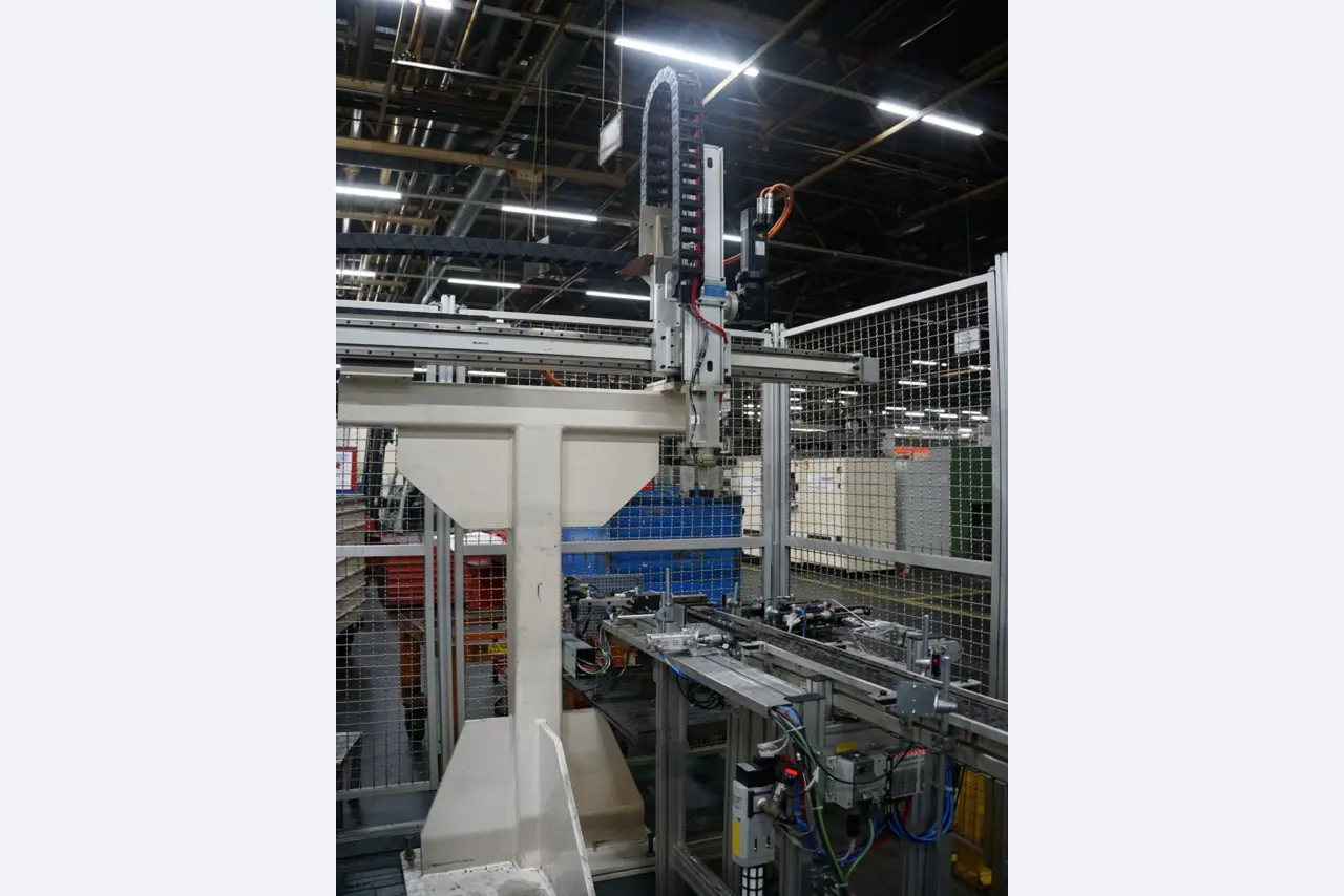 Centres d'usinage, machines d'usinage des métaux et lignes de production de l'industrie automobile-5