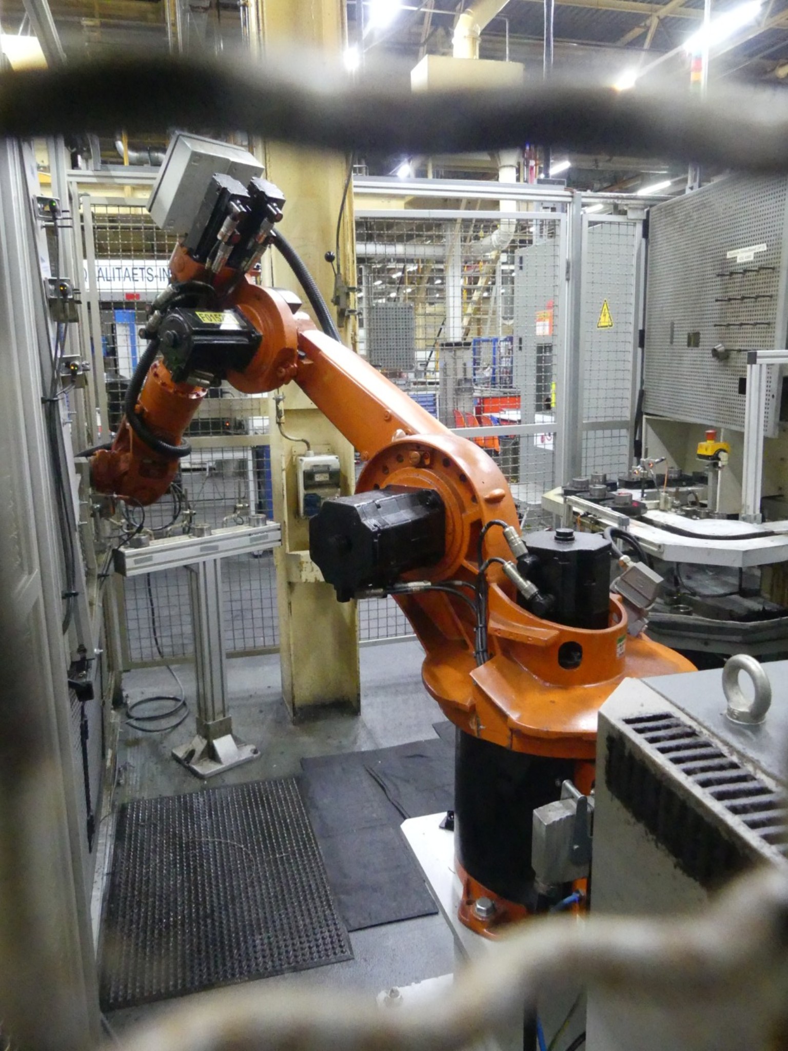 Centres d'usinage, machines d'usinage des métaux et lignes de production de l'industrie automobile-1