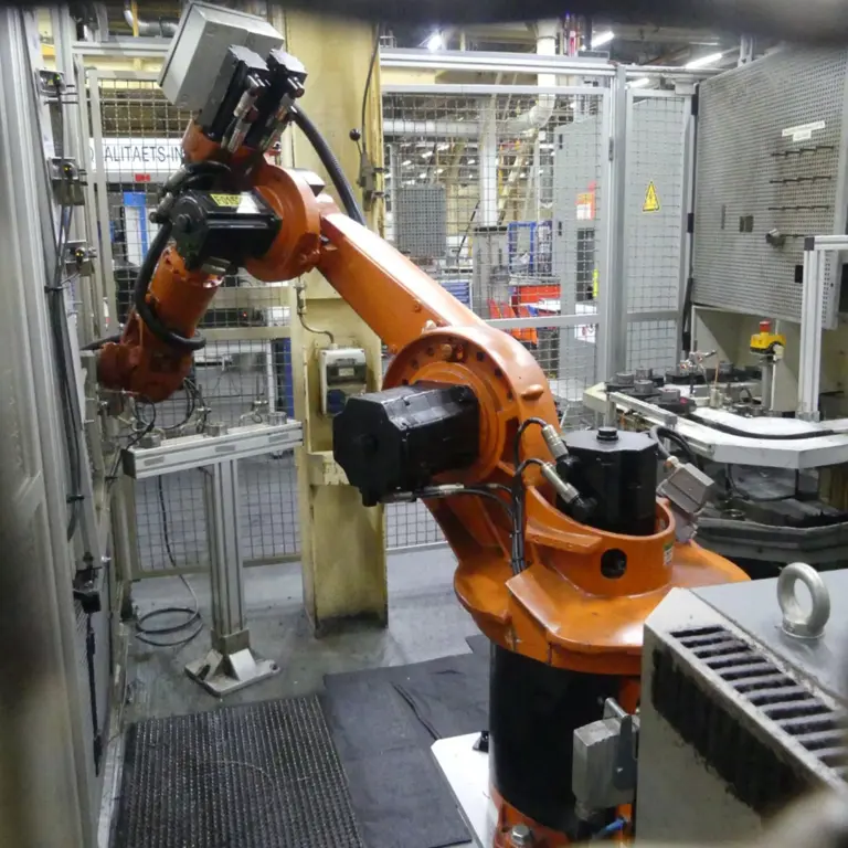 Automatización + robots industriales KuKa