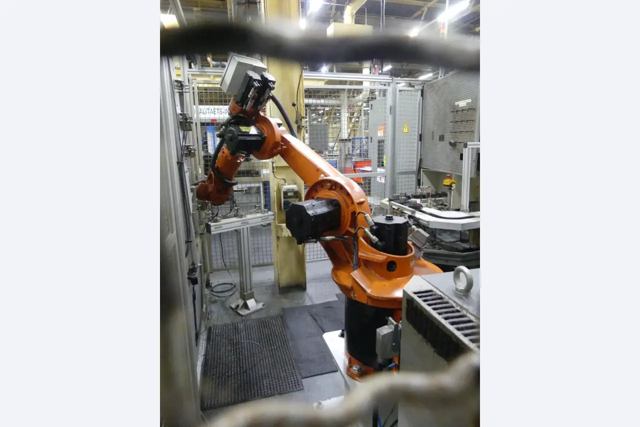 Centres d'usinage, machines d'usinage des métaux et lignes de production de l'industrie automobile-1